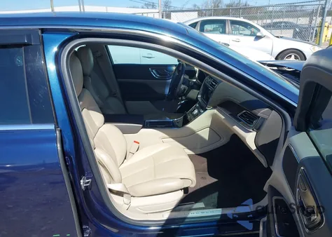 2017 Lincoln Continental Reserve z USA, uszkodzony, nr VIN 1LN6L9NC3H5600644